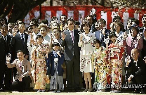 安倍支持率“一泻千里”……会提前举行议会选举吗