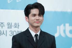 Singer-actor Ong Seong-wu asks fans to stop send gifts