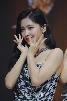 [2020 쥐띠스타 새해인사] 트와이스 모모