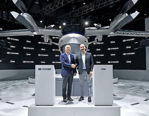 [드론의 오늘과 내일] ② 이젠 사람까지 태운다...나날이 발전하는 드론의 세계