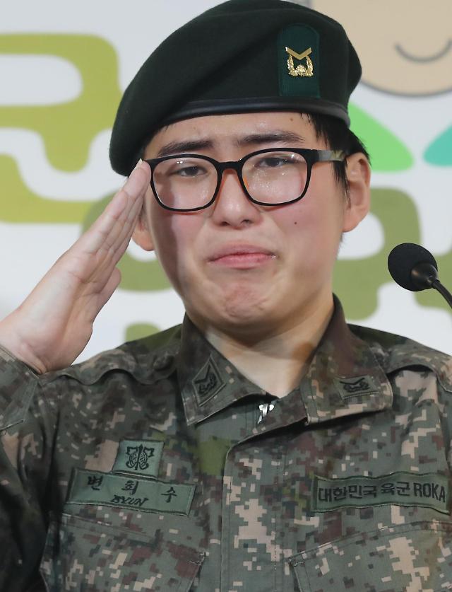 Transgender soldier makes tearful appeal for military service