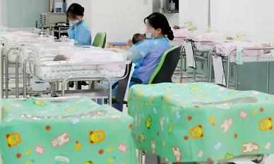 [저출산 극복] 일하는 여성, 출산율도 높다...가구소득 높아져