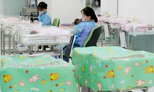 [저출산 극복] 일하는 여성, 출산율도 높다...가구소득 높아져