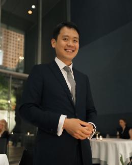 [경험을 파는 사람들 : 소믈리에①] AI로 대체 불가한 감정 교류... 한국 최초 마스터 소믈리에 김경문