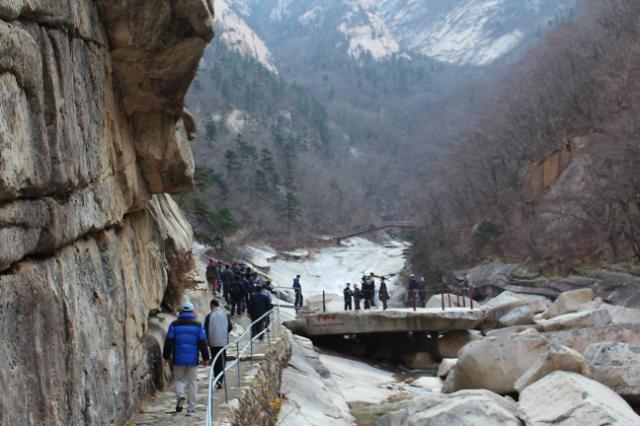 [FOCUS] N. Korea delays demolition of facilities for suspended cross-border tour program