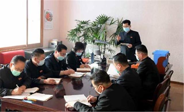 朝鲜规定平壤站内必须戴口罩加强防疫 