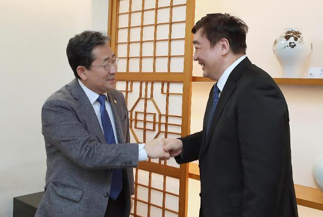 韩文体部长官朴良雨会见中国驻韩大使邢海明