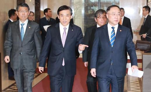 [코로나19發 고용한파] 정부 고용 불확실성 확대 가능성…자영업·서비스업 직격탄