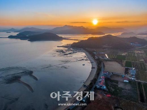 [기수정의 여행 in] 가는 곳마다 문인 발자취…전남 장흥 문학기행