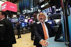 Ảnh hưởng bởi COVID 19, chứng khoán Mỹ giảm tiếp 3% sau mức giảm 3% hôm qua