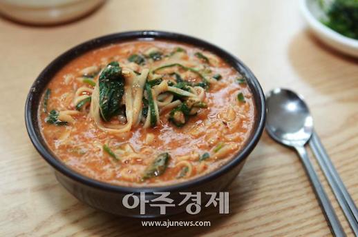 [기수정의 여행미학] 나들이 대신 내고장 음식으로 면역력 키우자