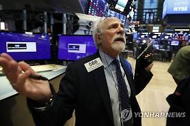 Giá dầu lao dốc vì tin xấu... Chứng khoán Mỹ giảm 7,8%