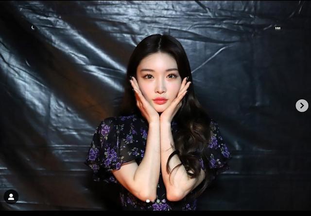 Singer Chungha targets global music scene in collaboration with US talent agency