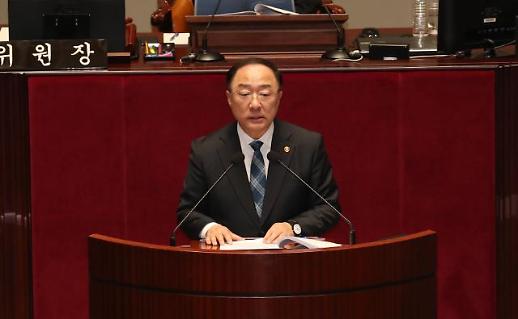 ​[코로나19 소비가 미덕] 정부, 추경 감당할 수 있는 수준으로... ‘과도한 증액 없다’