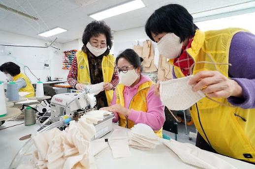 [코로나19] 마스크 구하기 어려운데···지자체 시도 마스크 무료배급 줄 잇는다