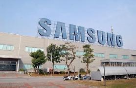 Trong lúc Việt Nam kiểm soát chặt chẽ các chuyến bay, hơn 1000 nhân viên LG và Samsung được phép nhập cảnh