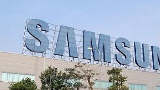 Trong lúc Việt Nam kiểm soát chặt chẽ các chuyến bay, hơn 1000 nhân viên LG và Samsung được phép nhập cảnh