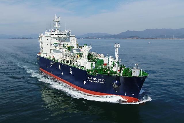 Samsung Heavy applies eco-friendly water-soluble paint to LNG carrier