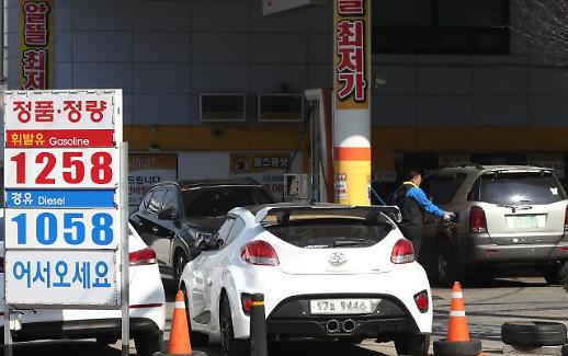 [출렁이는 유가]③ 유가는 내려도 휘발유는 안내린다?