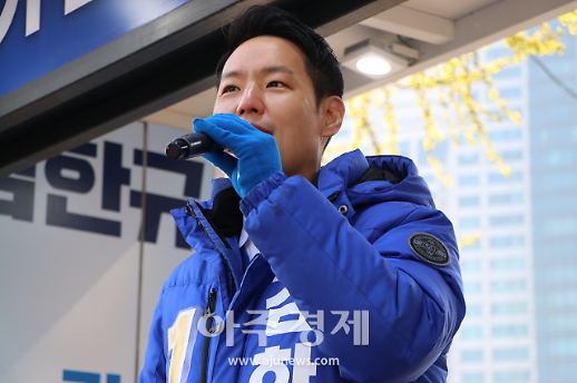 [4.15 톡톡] 강남병 김한규 김앤장서 16년 변호사생활...전문성 토대로 성과내겠다