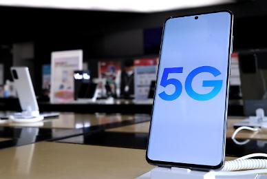 [R&D보다 5G] ② 위기를 기회로…이통 3사, 5G망 구축 박차