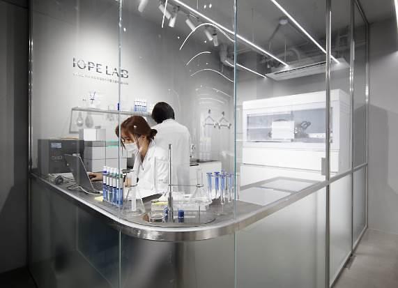 定制专属美容方案 IOPE皮肤科学体验店在明洞开业