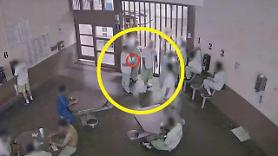 Tù nhân Mỹ cố tình dùng chung cốc nước, khẩu trang để bị nhiễm Covid-19