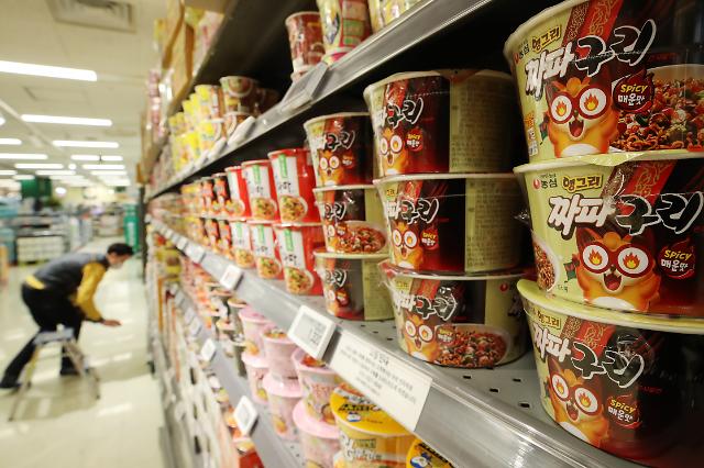 COVID-19 boosts sales of ramyeon instand noodles at home and abroad
