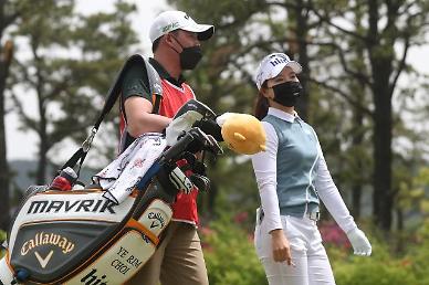  Golfers, caddies adjust to new normal as womens season resumes in S. Korea: Yonhap