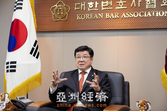 韩国律师协会会长李讃熙：高级公职人员犯罪调查处首任处长政治上应该中立