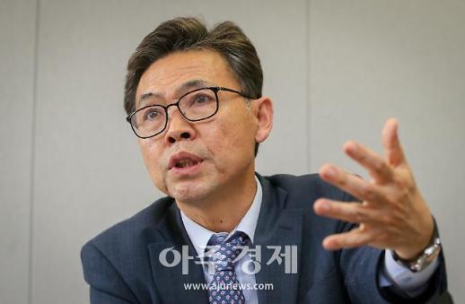 [인터뷰 와이드] 소주성 설계자 홍장표 아직 증세 카드 꺼낼 때 아니다