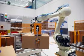 CJ Logistics Hàn Quốc phát triển robot hậu cần để giảm bớt công việc thủ công