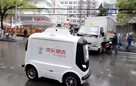 [코로나 속 IT의 재발견] ② 로보틱스 : 방역 작업에 배송까지... 사람 접촉 최소화