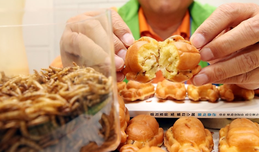 [곤충산업이 뜬다]① 식용·사료용 곤충 판매 급증, 몸값 가장 비싼 곤충 ‘흰점박이꽃무지’