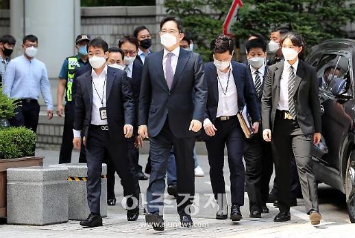 법조계 어벤저스... 이재용과 전관 변호사들