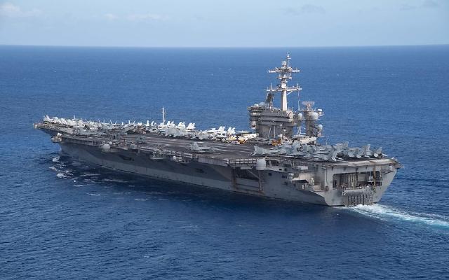 美方两艘航母集结菲律宾海 展示战力震慑朝鲜