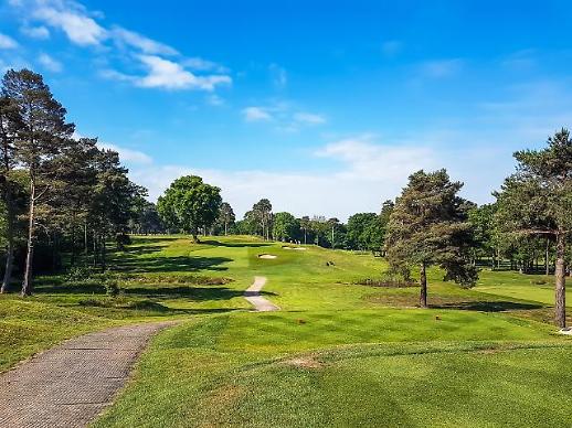 코로나가 부른 골프 신드롬…회원권 가격도 고공행진