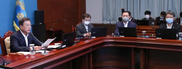 文대통령, 최윤희에 당부</br>체육인 출신...더 큰 역할 해달라
