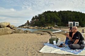 ​​Fried chicken and beer banned on beach to prevent COVID-19