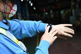 Posco distributes smartwatches for safety of steel mill workers