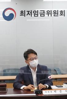 내년도 최저임금, 1.5% 오른 8720원…역대 최저 인상률