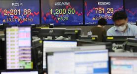 ​Chứng khoán Seoul vượt mức 2.200 lần đầu tiên sau 5 tháng với hy vọng vắc-xin COVID-19