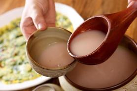 COVID-19 pandemic boosts online sales of Korean rice beer