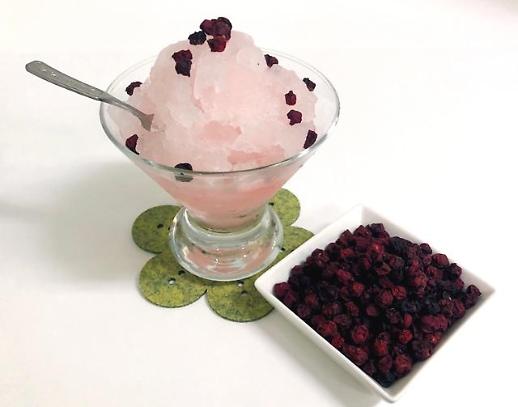 [무더위 물렀거라, 여름철 먹거리]① 산수유·오미자로 갈증 해소하고, 기운 낸다