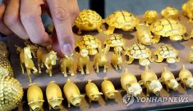 Giá vàng thế giới thiết lập đỉnh mới 2.000 USD/ounce