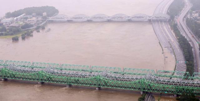 首尔发布汉江大桥一带洪水预警
