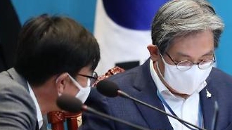 青瓦台、盧英敏秘書室長と首席秘書官5人が辞意表明