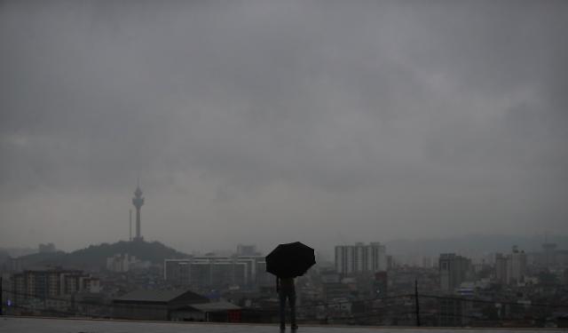 中部地区梅雨季持续时间创历史最长纪录 韩国各地受灾严重