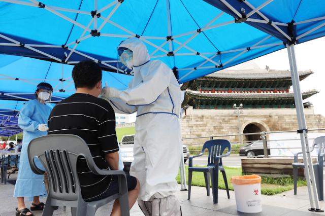 韩国传统市场再爆集体感染 首都地区防疫形势拉警报