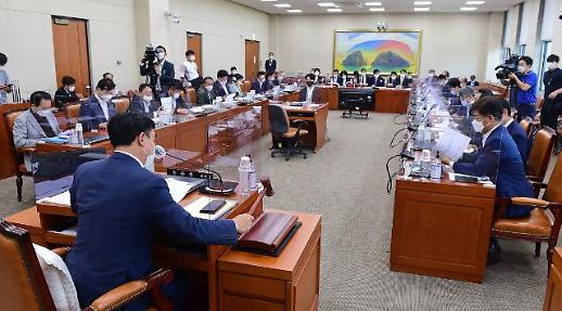 ​[미리보는 정무위 국감]①21대 첫 국감…사모펀드 부실 판매 난타전